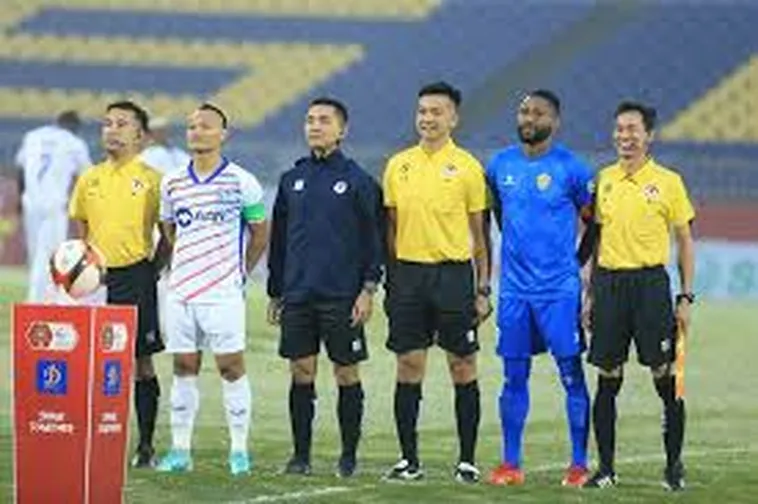 Trợ Lý Trọng Tài Bóng Đá Và Những Thay Đổi Trong Luật Thi Đấu